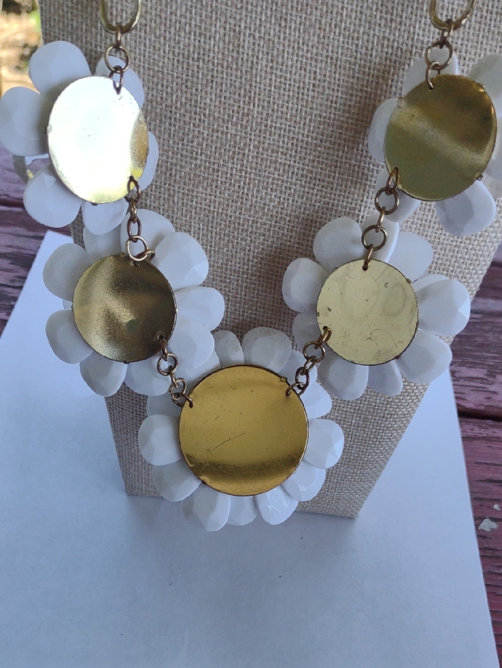 Rare Vintage White Floral Statement Necklace - Brand Unspecified - Picture 5 of 5